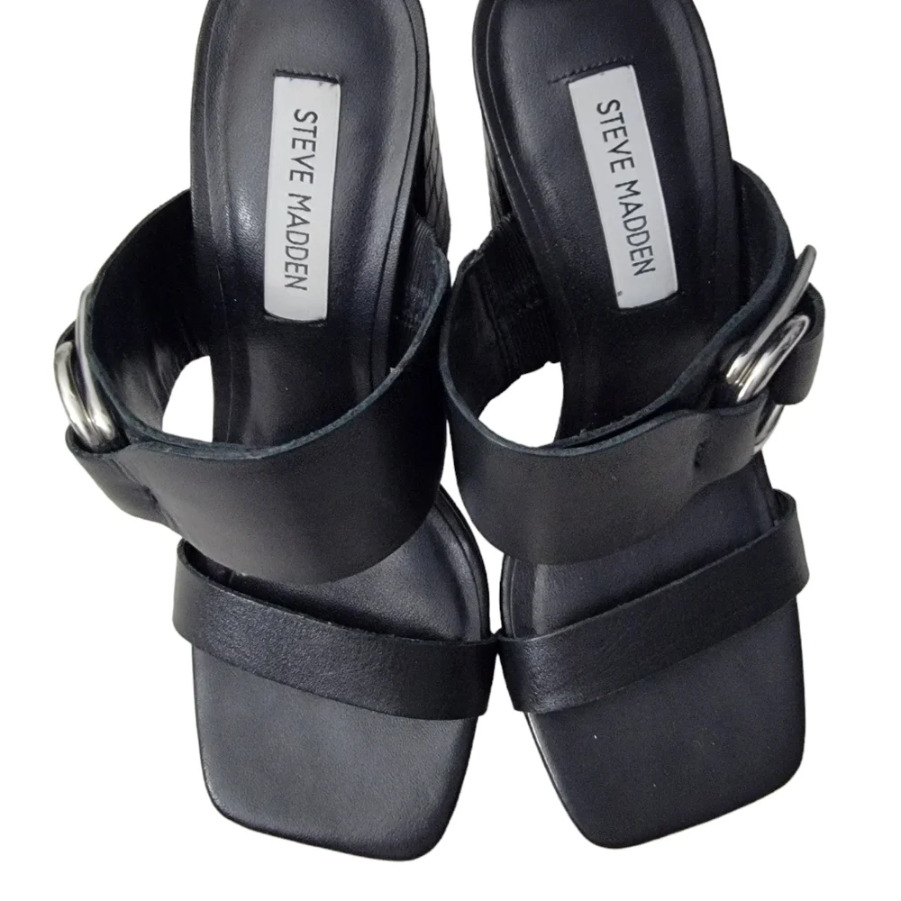 Steve Madden woman's size 7M in excellent condition. Leather upper.